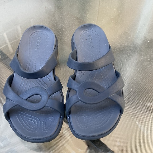 W6  Womens CROCS  STRAPPY SLIDE Navy - Picture 1 of 4